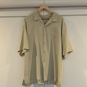 Men’s Tommy Bahama Solid Color Silk Shirt.